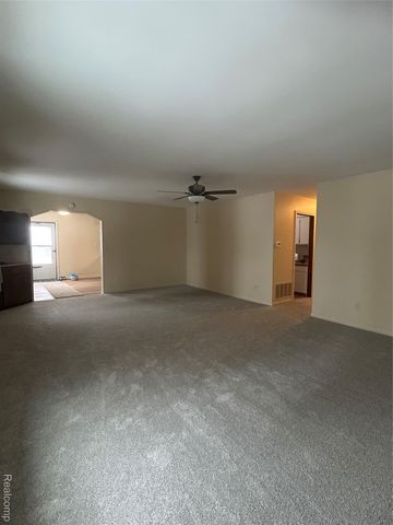 2121 Bramblewood Drive, Burton, MI 48519