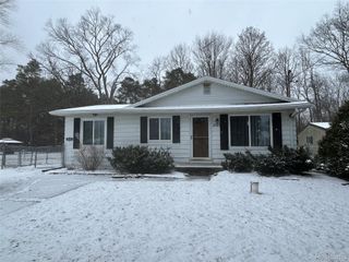 2121 Bramblewood Drive, Burton, MI 48519