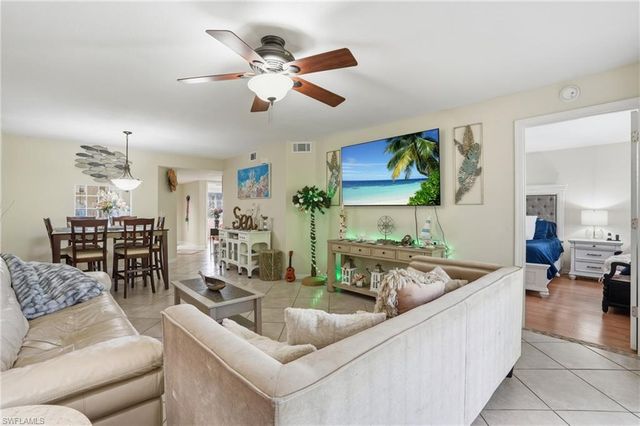 7774 Jewel LN 103, Naples, FL 34109