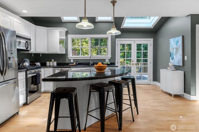 2650 Walnut Avenue SW, Seattle, WA 98116