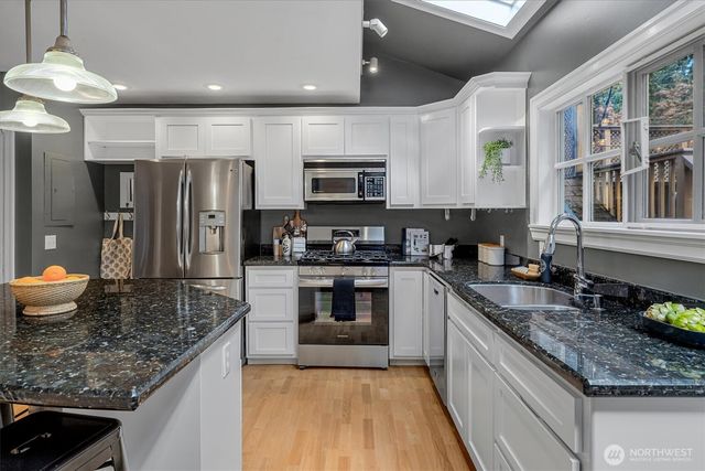 2650 Walnut Avenue SW, Seattle, WA 98116