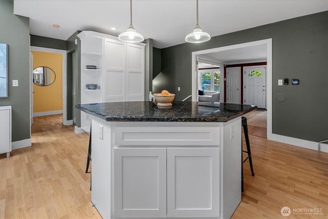 2650 Walnut Avenue SW, Seattle, WA 98116