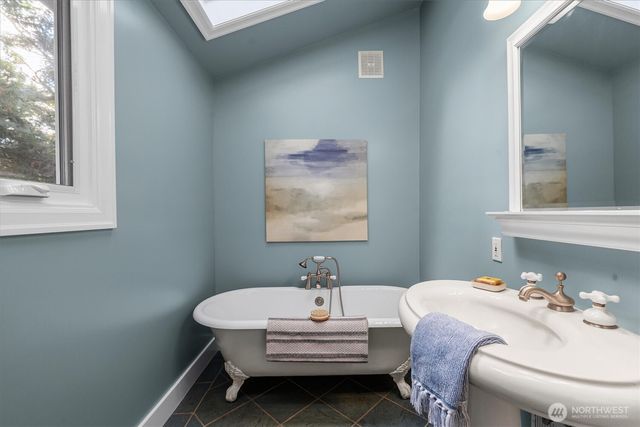 2650 Walnut Avenue SW, Seattle, WA 98116