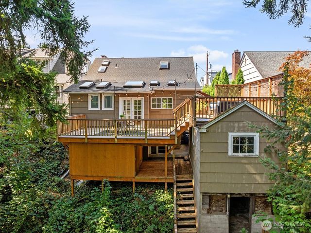 2650 Walnut Avenue SW, Seattle, WA 98116