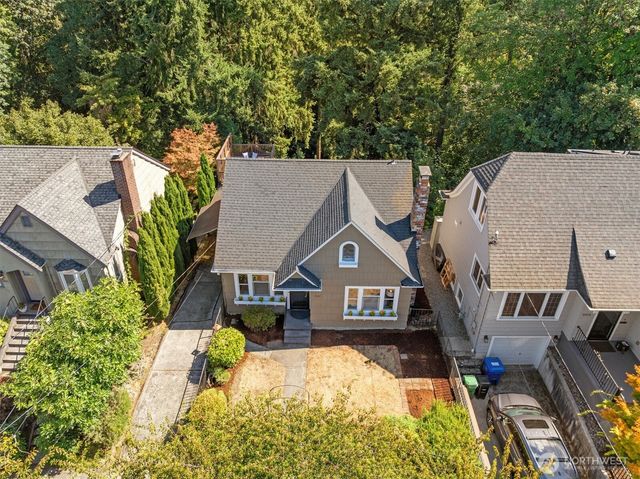2650 Walnut Avenue SW, Seattle, WA 98116