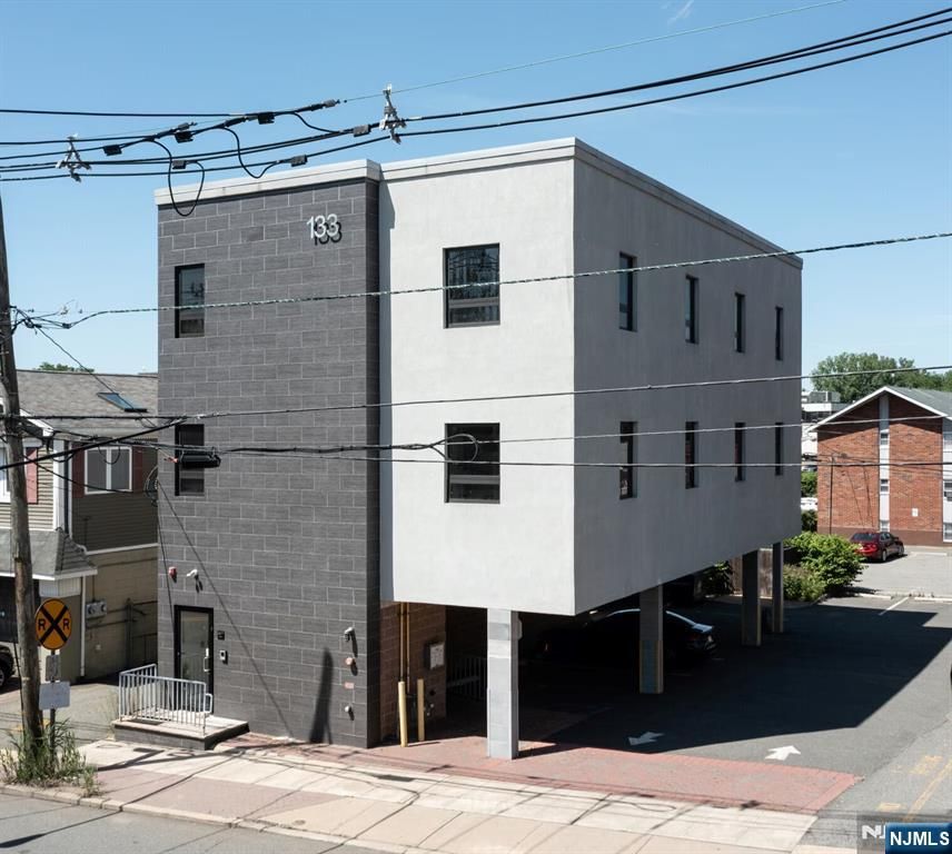 133 Fort Lee Road 300, Leonia, NJ 07605