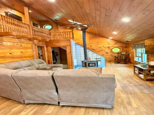 83 main Street, Sandown, NH 03873