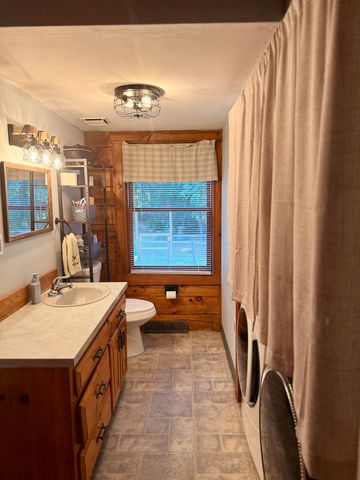 83 main Street, Sandown, NH 03873
