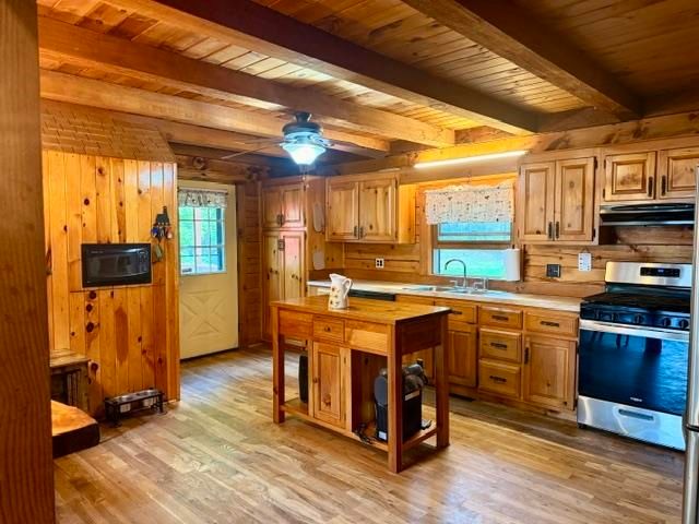 83 main Street, Sandown, NH 03873