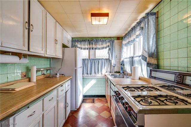 1801 49th Street NW, Canton, OH 44709