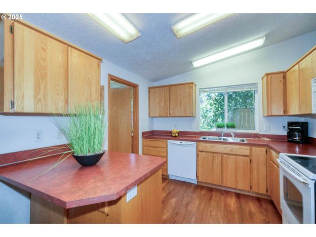 2317 Sw PEGGY St, Mc Minnville, OR 97128