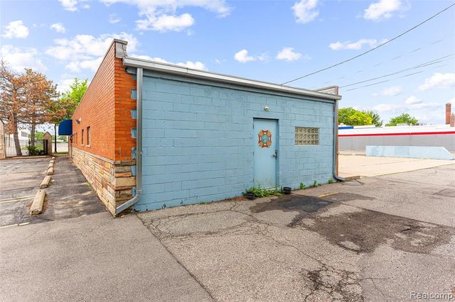 31611 Plymouth Road, Livonia, MI 48150