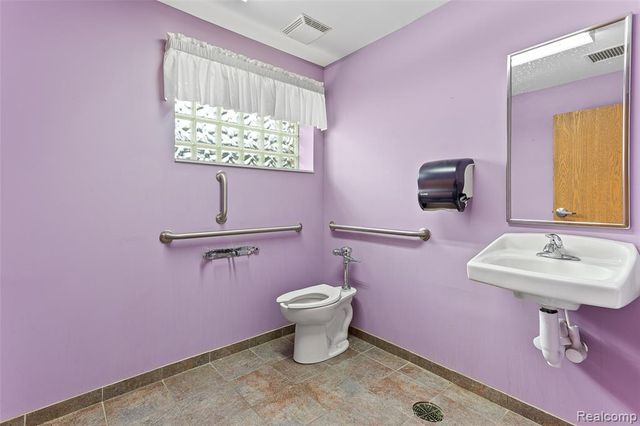 31611 Plymouth Road, Livonia, MI 48150