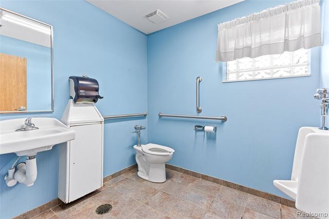 31611 Plymouth Road, Livonia, MI 48150
