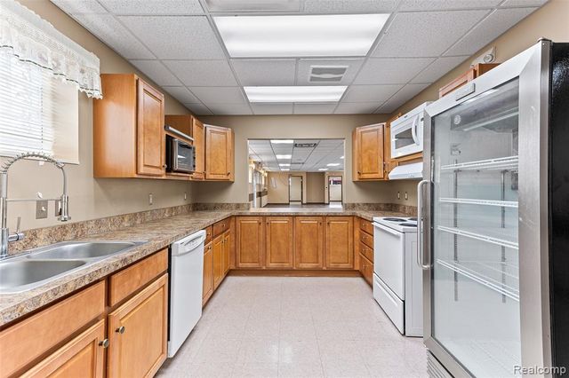 31611 Plymouth Road, Livonia, MI 48150