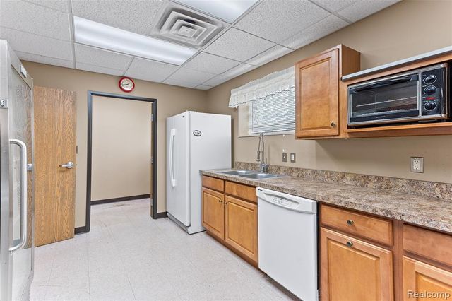 31611 Plymouth Road, Livonia, MI 48150
