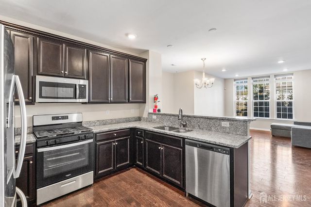 1514 Hudson Circle, Highland Park, NJ 08904