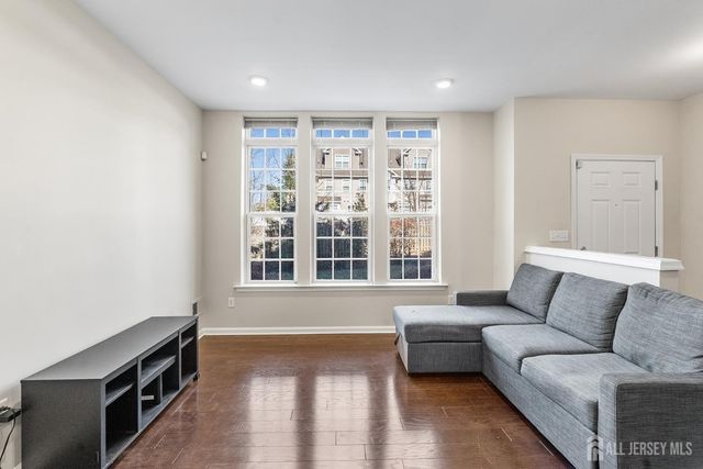 1514 Hudson Circle, Highland Park, NJ 08904