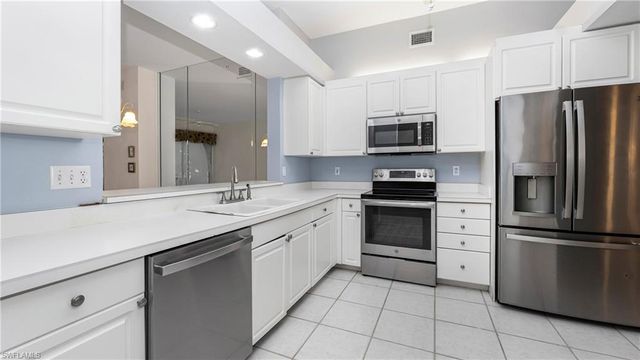 780 Bentwater CIR 102, Naples, FL 34108