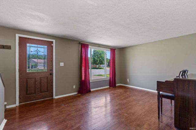 14666 Mill Valley Lane, Granger, IN 46530