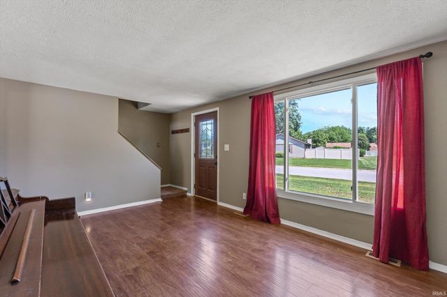 14666 Mill Valley Lane, Granger, IN 46530