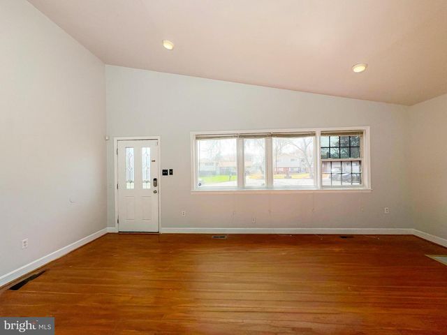 5504 WESTMINSTER CT, Temple Hills, MD 20748