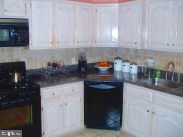 138 LAMPLIGHTER CT, Marlton, NJ 08053
