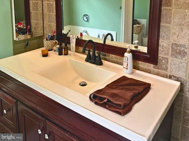 138 LAMPLIGHTER CT, Marlton, NJ 08053