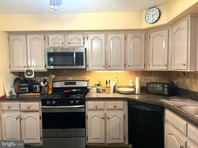 138 LAMPLIGHTER CT, Marlton, NJ 08053