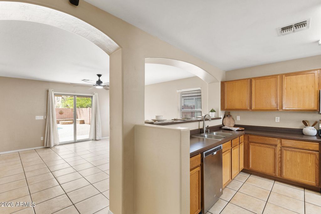 5808 S 32ND Avenue, Phoenix, AZ 85041 — photo 3