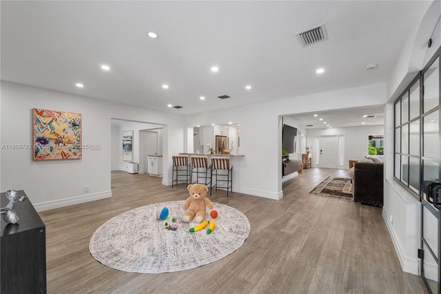 4011 NE 26th Ave, Lighthouse Point, FL 33064