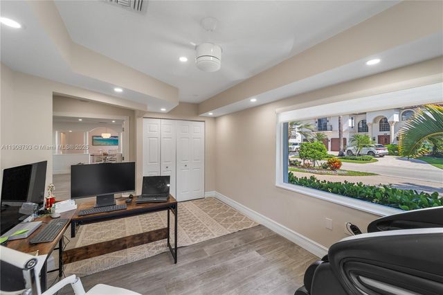 4011 NE 26th Ave, Lighthouse Point, FL 33064