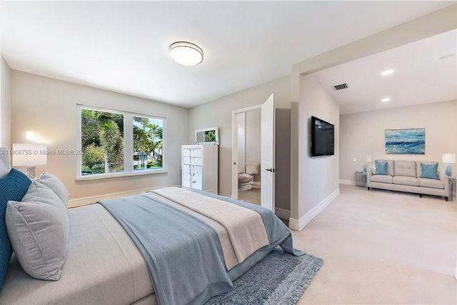 4011 NE 26th Ave, Lighthouse Point, FL 33064