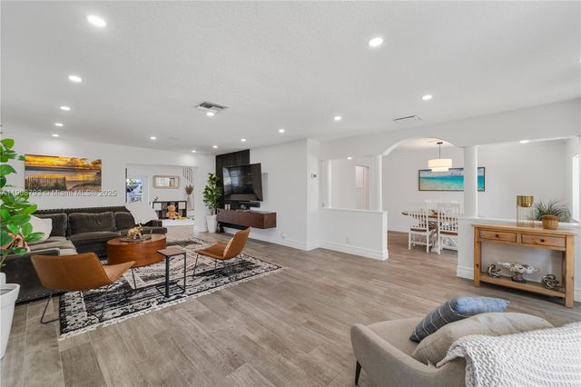 4011 NE 26th Ave, Lighthouse Point, FL 33064