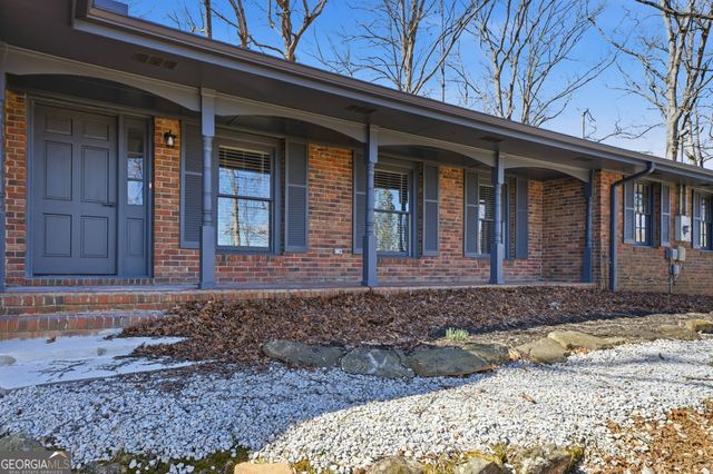 1460 Hillcrest Drive, Sugar Hill, GA 30518