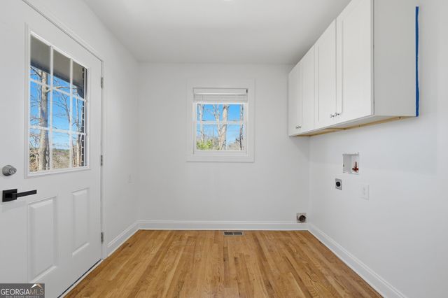 1460 Hillcrest Drive, Sugar Hill, GA 30518