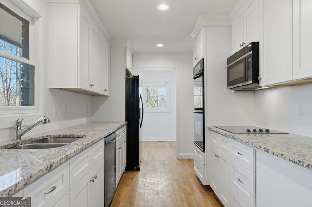 1460 Hillcrest Drive, Sugar Hill, GA 30518