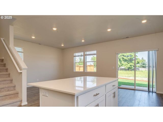 329 Stella St Ne, Salem, OR 97301