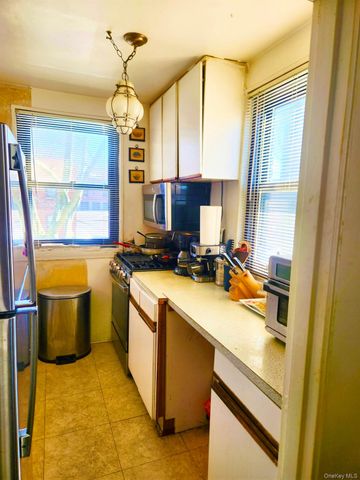 57-65 246 Crescent 2, Douglaston, NY 11362