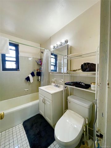 57-65 246 Crescent 2, Douglaston, NY 11362