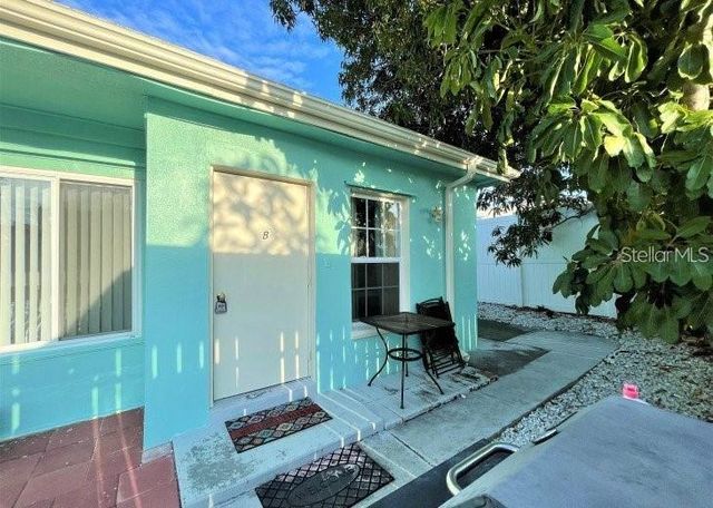 113 174TH AVENUE E B, Redington Shores, FL 33708