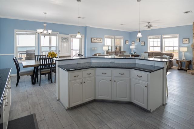 981 Dolly Street, Gilchrist, TX 77617