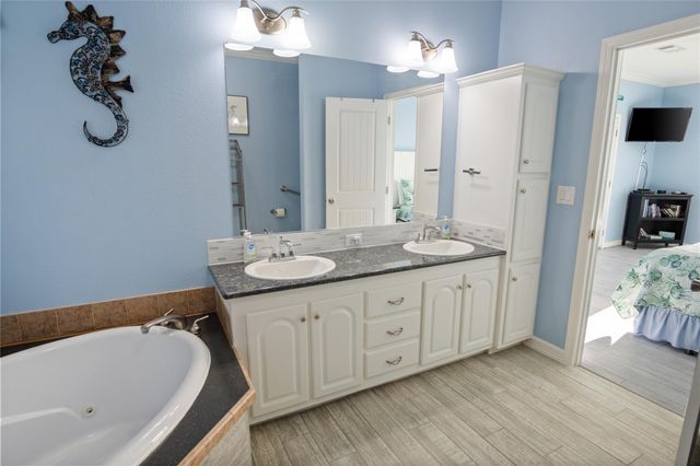 981 Dolly Street, Gilchrist, TX 77617