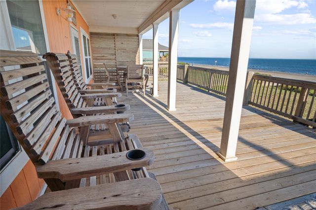 981 Dolly Street, Gilchrist, TX 77617