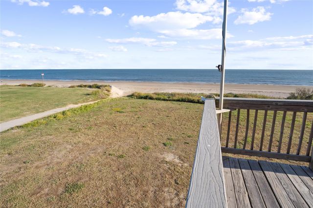 981 Dolly Street, Gilchrist, TX 77617