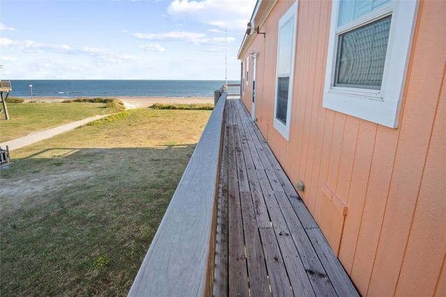 981 Dolly Street, Gilchrist, TX 77617