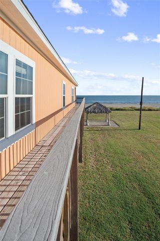 981 Dolly Street, Gilchrist, TX 77617