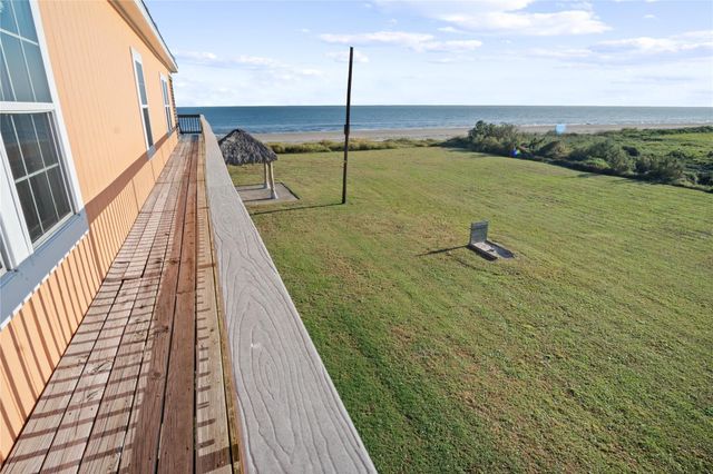 981 Dolly Street, Gilchrist, TX 77617