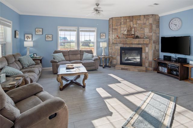 981 Dolly Street, Gilchrist, TX 77617