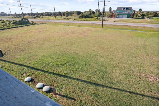 981 Dolly Street, Gilchrist, TX 77617